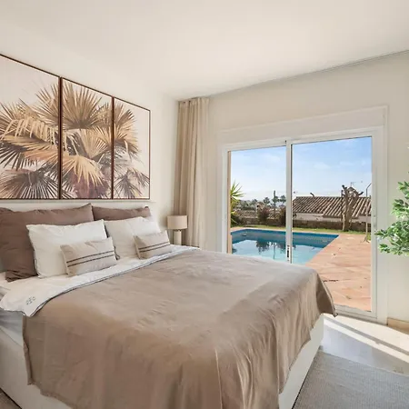 With Private Pool Sea Views & Peaceful Surroundings In Mijas Villa Sitio de Calahonda